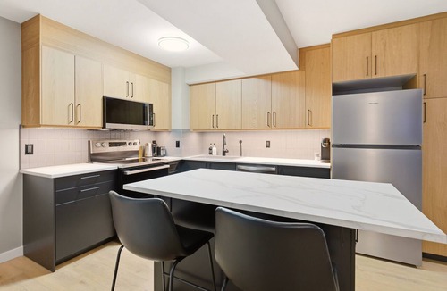 Downtown Kelowna House | Townhouse Downtown 5 Minute Walk to City Park