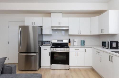 Eastern Hillsides House | Tranquil 2-Bedroom Basement Suite Relaxing Stay