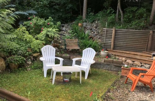 Salmon Arm House | Travelers Den-Stay- Relax - Explore in Salmon Arm