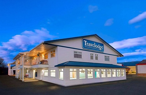Salmon Arm Hotel | Travelodge by Wyndham Salmon Arm
