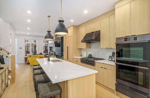 Bridgeland House | Trendy Bridgeland | Fireplace | King Beds | AC