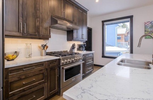 Rossland House | True Ski in/Ski out 4 bedroom home with hot tub