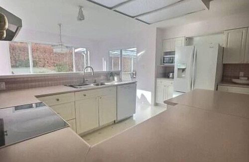Okanagan-Similkameen House | Two Homes seperated by large courtyard Ideal for multi-family or large groups
