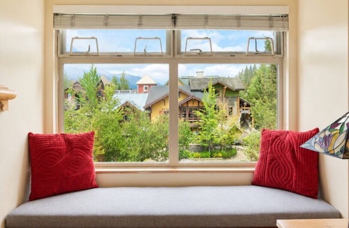 Whistler Creekside Apartment | Ultimate Creekside Ski Base Pool, Hot Tub, Sauna