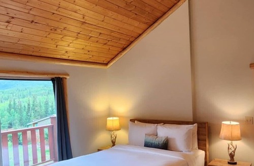 Brule Ski Chalet | Ultimate Group Getaway - Cozy Mountain Chalet