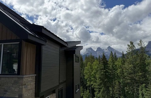 Canmore House | Ultra-Luxury Estate w/Nordic Spa & Concierge
