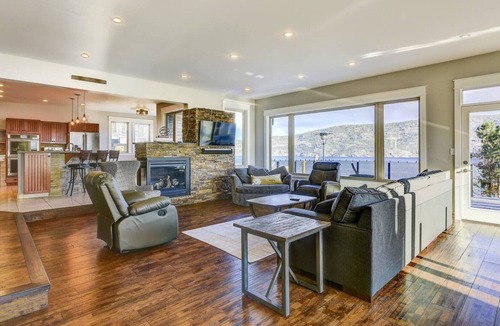 Central Okanagan House | Unbelievable Lake View, ENTIRE HOUSE, Hot Tub,Pool Table, Kid Friendly, Quiet!