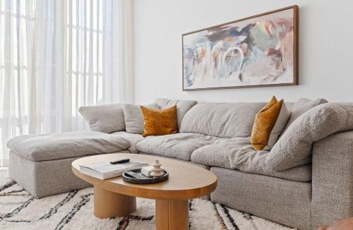 West Edmonton Apartment | Uncover the Gem of Glenora Oasis