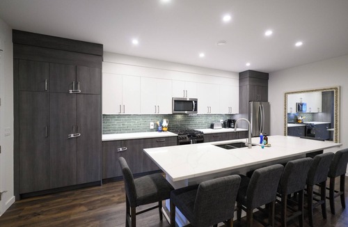 Revelstoke Apartment | Unwind in this spacious mountain condo featuring a private hot tub, pool table, mini bar, and premium amenities—perfect for family vacations and ski getaways with friends.