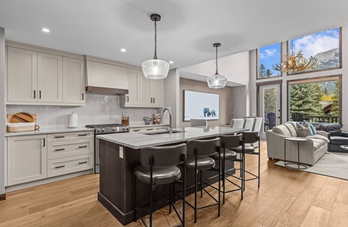Canmore Villa | Upscale 4BR | Private Hot Tub | Walk to Town