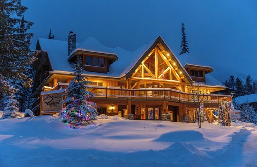 Golden Cabin | Vagabond Lodge at Kicking Horse Resort