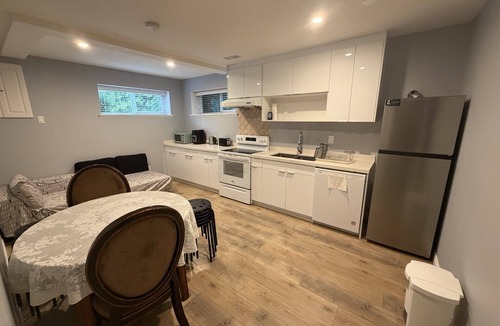 Delta Bed & Breakfast | Vancouver in Style - Newly listed renovated home in Delta's Sunshine Hills