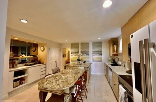 Fraserview Apartment | Vancouver Vacation Home Near Parks, Downtown, Metrotown & Major Attractions