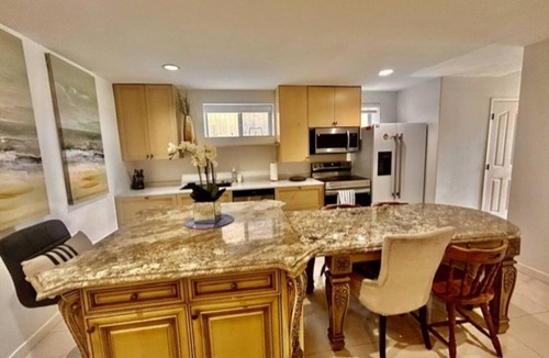 Fraserview Apartment | Vancouver Vacation Home Near Parks, Downtown, Metrotown & Major Attractions