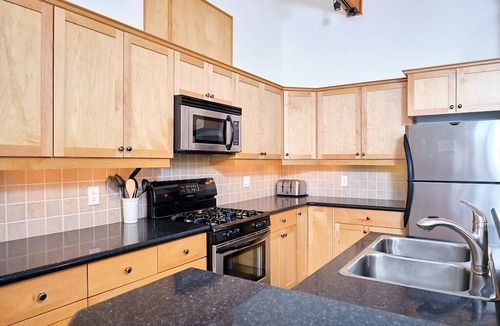 Rossland Condo | Very nicely appointed 3 Bedroom, 2 Bath Condo. Sleeps 8