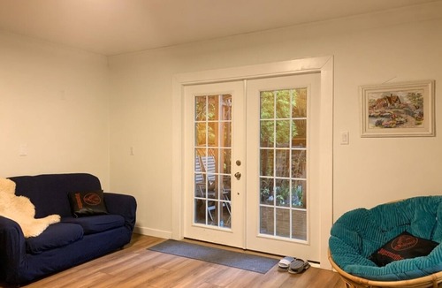 Broadmead House | Victoria home, 2 bedroom suite