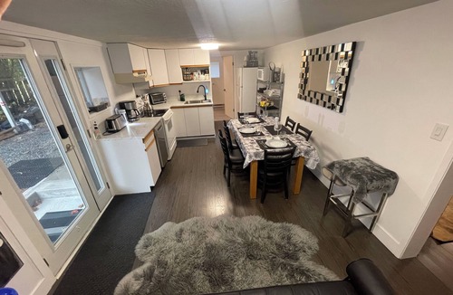 Saanich East House | Victoria (UVIC Saanich) 1+2nd bdrm (conversion option) Den + Pets; Min 90 days