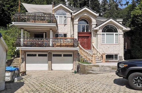 District of North Vancouver Apartment | Villa Dollarton North Vancouver