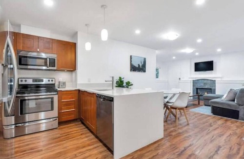 Edgemont House | Walk to Edgemont Village | 2BR Suite