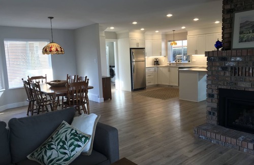 Regional District of Nanaimo House | waterfront 3 bedroom bungalow over looking Parksville Bay