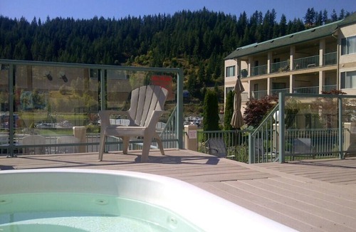 Sicamous Condo | Waterfront Penthouse + private dock, pool & hot tub DistrictLic.8302011-BL00200