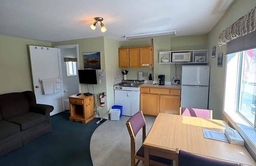 Osoyoos Apartment | Waterfront Suite: Patio & Lake Views at Green