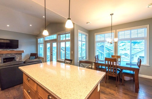Osoyoos House | *We're exempt from BC short term rental regulations! Sage Cottage #197