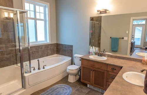 Osoyoos House | *We're exempt from BC short term rental regulations! Sage Cottage #197