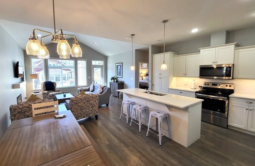 Osoyoos House | * We're EXEMPT from the BC short term rental restrictions! Tinhorn Cottage 20