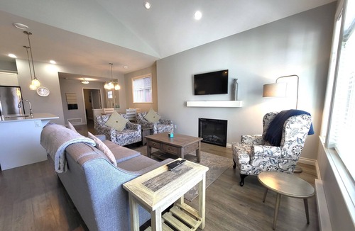 Osoyoos House | * We're EXEMPT from the BC short term rental restrictions! Tinhorn Cottage 20