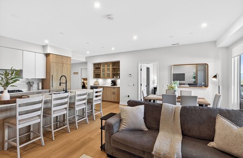 Central Okanagan Condo | Welcome to Zara at Lakestone! A premier lakeside community for a peaceful escape with pickleball courts, a gym, and a sauna. Elevated 3BR retreat with scenic lake & mountain views and a spacious patio. 2 king beds, 1 queen, sofa bed & 2.5 baths