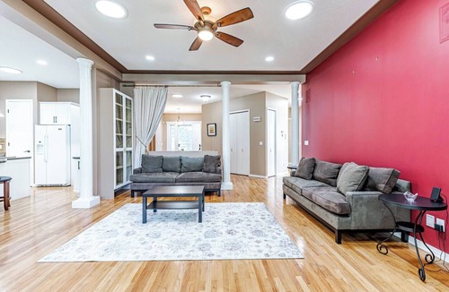 West Edmonton House | WEM A/C Luxury Bungalow Ravine Accessible