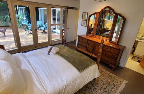 Hollyburn House | West Vancouver 5BR/4BA House | Patio · Garden & BBQ