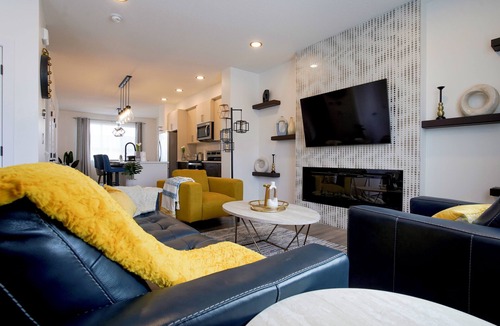 Jasper Place House | Westend Escape - 8 min from West Edmonton Mall!