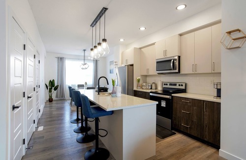 Jasper Place House | Westend Escape - 8 min from West Edmonton Mall!