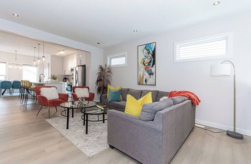 Southwest Edmonton House | Where Luxury Feels Like Home | Cozy, Comfy and Spacious 4-Bedroom Retreat
