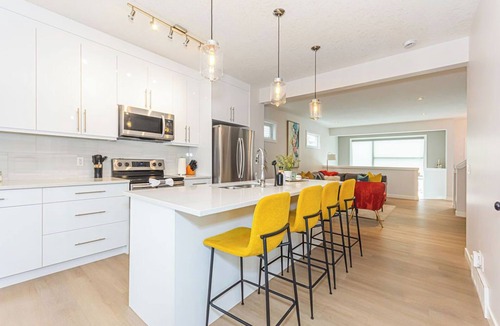 Southwest Edmonton House | Where Luxury Feels Like Home | Cozy, Comfy and Spacious 4-Bedroom Retreat