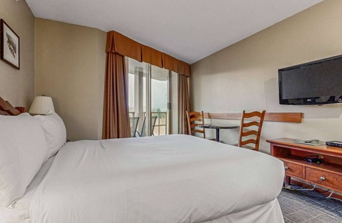 Village North Hotel | Whistler - Cascade Lodge 603