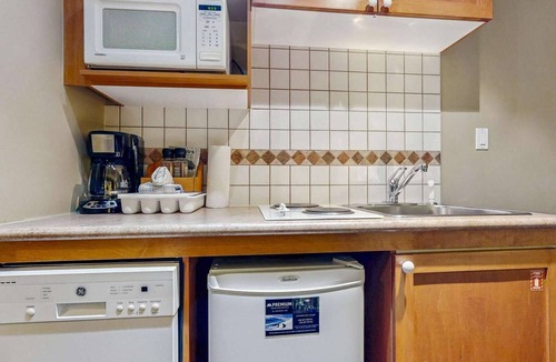 Village North Hotel | Whistler - Cascade Lodge 511
