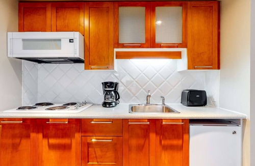 Whistler Village Hotel | Whistler - Whistler Peak Lodge 429