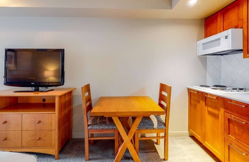 Whistler Village Hotel | Whistler - Whistler Peak Lodge 429
