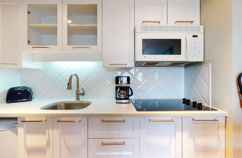 Whistler Village Hotel | Whistler - Whistler Peak Lodge 528