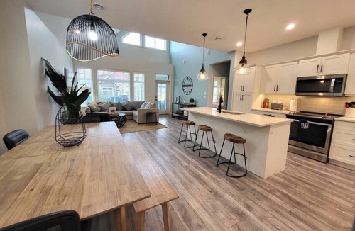 Okanagan-Similkameen House | White Sand Meadow Cottage by the beach #53