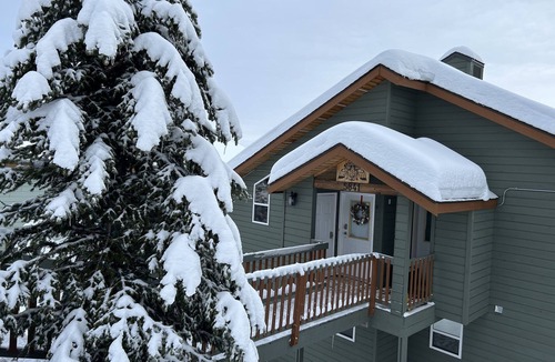 Snow Pine Estates Ski Chalet | Wild Raven's Big White chalet