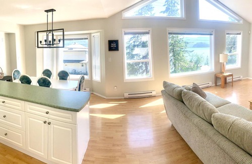 Celista House | "WILD SIDE" Duplex - Semi-Waterfront - Shuswap Lake