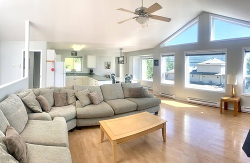 Celista House | "WILD SIDE" Duplex - Semi-Waterfront - Shuswap Lake