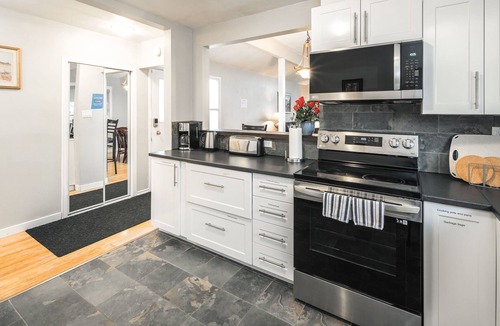 Kingsland House | Willkommen in diesem möblierten, gemütlichen und komfortablen ganzen Haus in de by Interhome