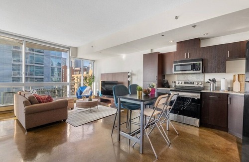 Beltline Apartment | Wonderful & Welcoming DT Views AC Parking Sleeps4