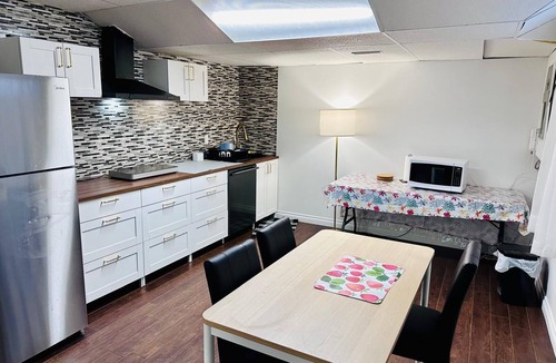 Hinton House | Woodland Basement Suite near Boardwalk