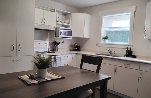 Regional District of Nanaimo House | Woodlands Cottage - Surrounded by Nature